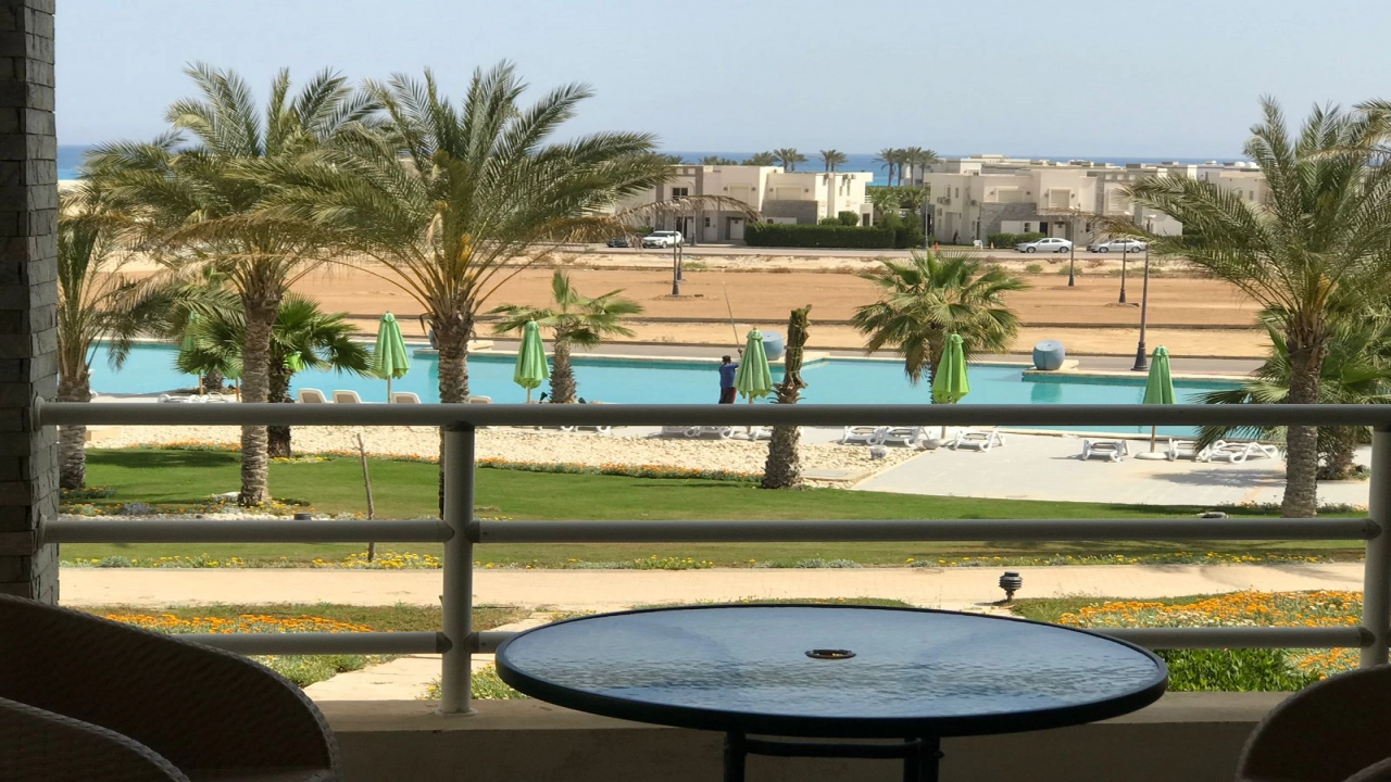 شالية للإيجار في قرية امواج الساحل الشمالي سيدي عبد الرحمن 3 غرف