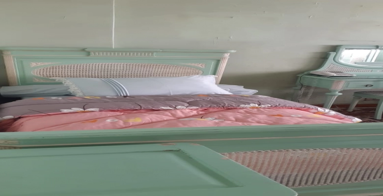 شقة للإيجار  في المهندسين تحتوي علي 4 غرف نوم + ريسبشن 3 قطع + 2 حمام + بلكونة بطول الشقة