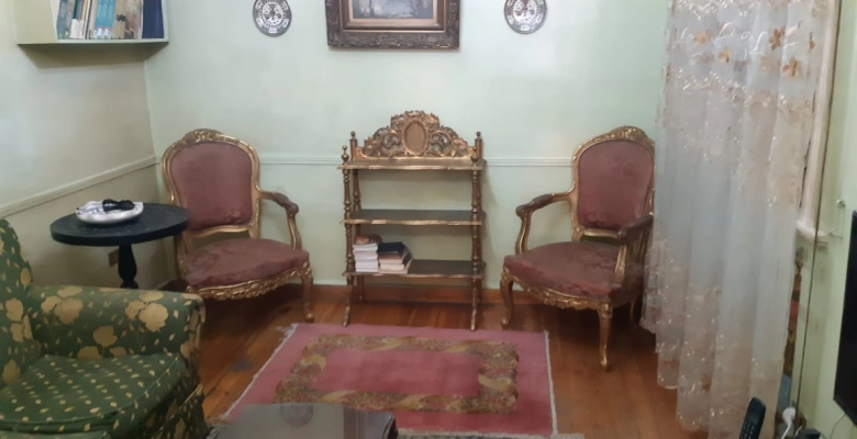 شقة للإيجار  في المهندسين تحتوي علي 4 غرف نوم + ريسبشن 3 قطع + 2 حمام + بلكونة بطول الشقة