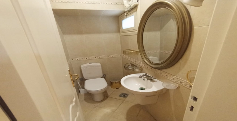 شقه للايجار في عبد المنعم رياض بالجيزه   Apartment for rent at 18 Abdel Moneim Riad Street, Giza