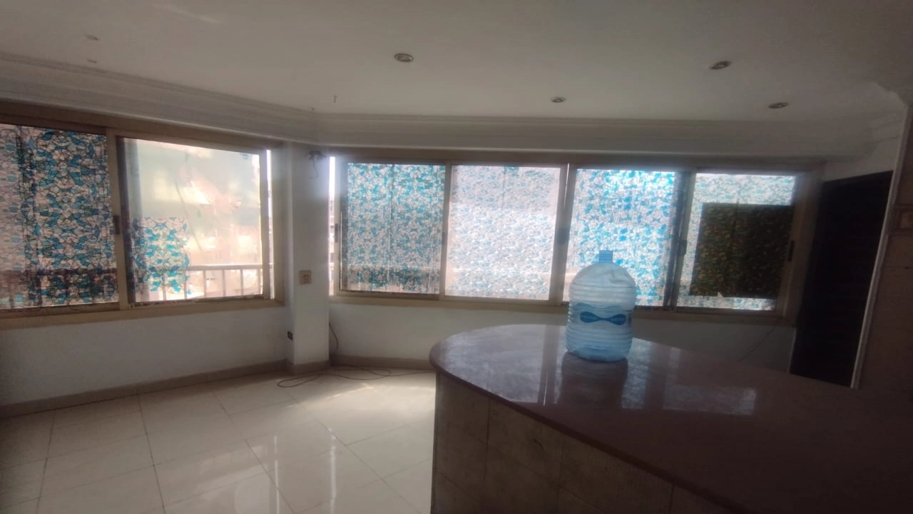 شقه للايجار في 3 شارع البطل في المهندسين