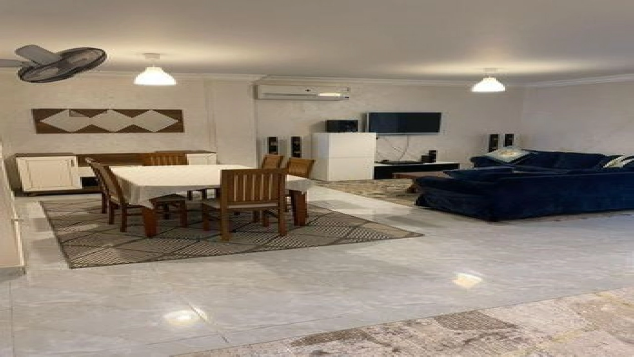 فيلا للإيجار في قرية مارسيليا بيتش فور