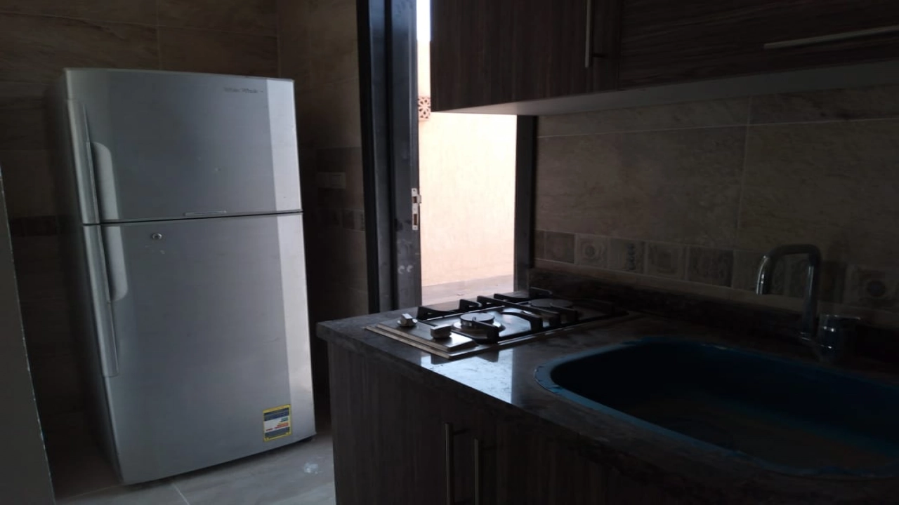 فيلا دوبلكس للايجار في تلال الساحل ارضي بجاردن 4غرف