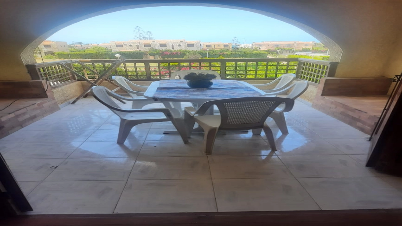 ( شاليه للايجار)  مارينا بوابه 4 تاني صف أمام البحر