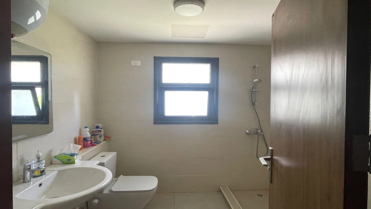 شاليه للايجار في جايا راس الحكمه ارضي بجاردن غرفتين