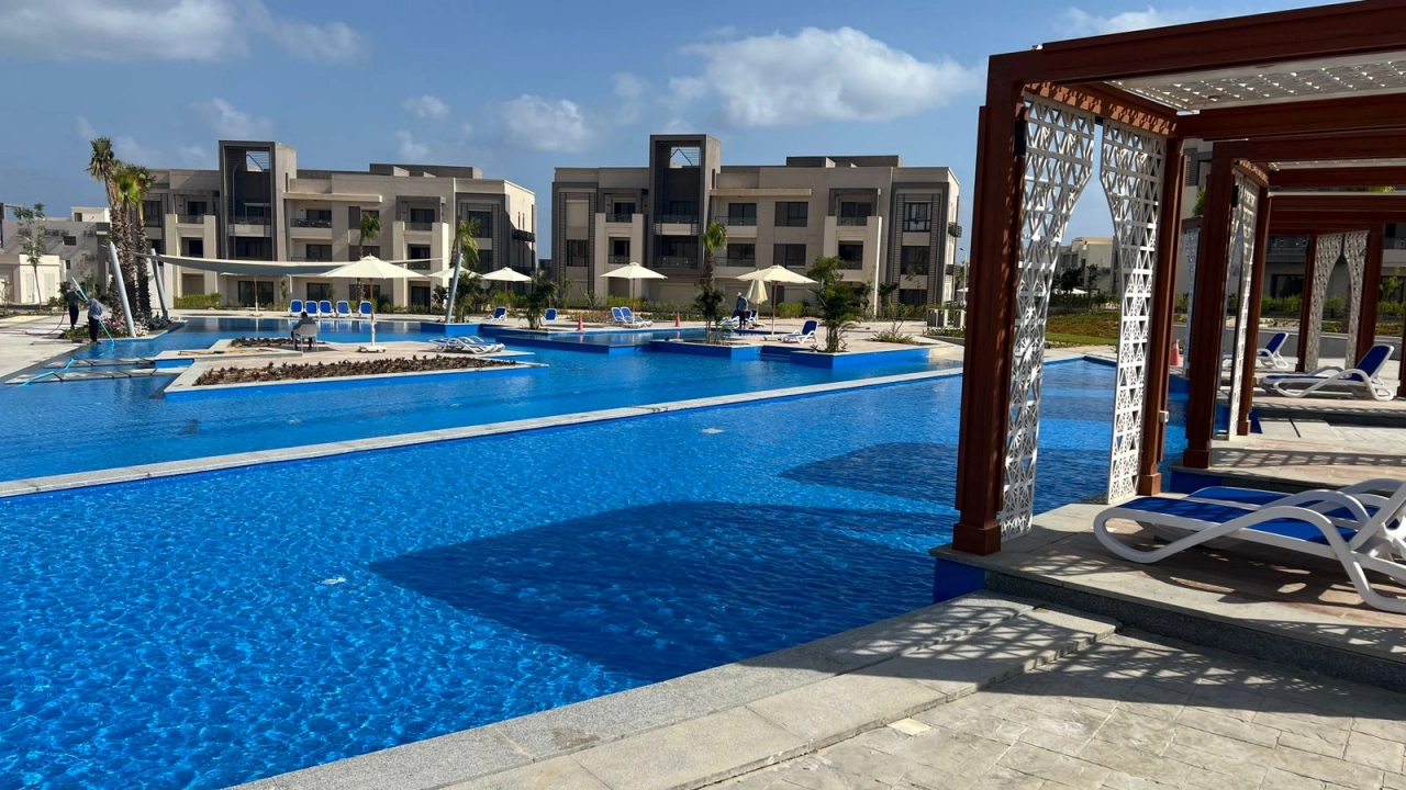 شاليه للايجار في جايا راس الحكمة ارضي بجاردن غرفتين