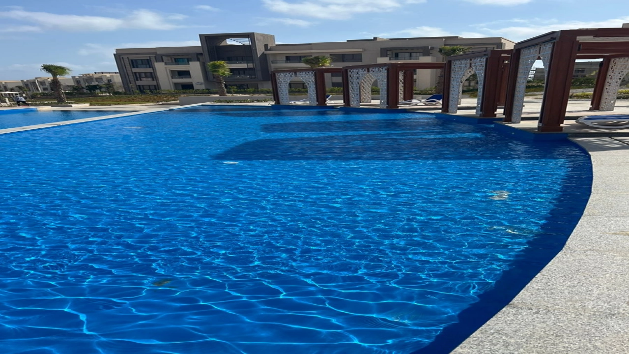 شاليه للايجار في جايا راس الحكمة ارضي بجاردن غرفتين