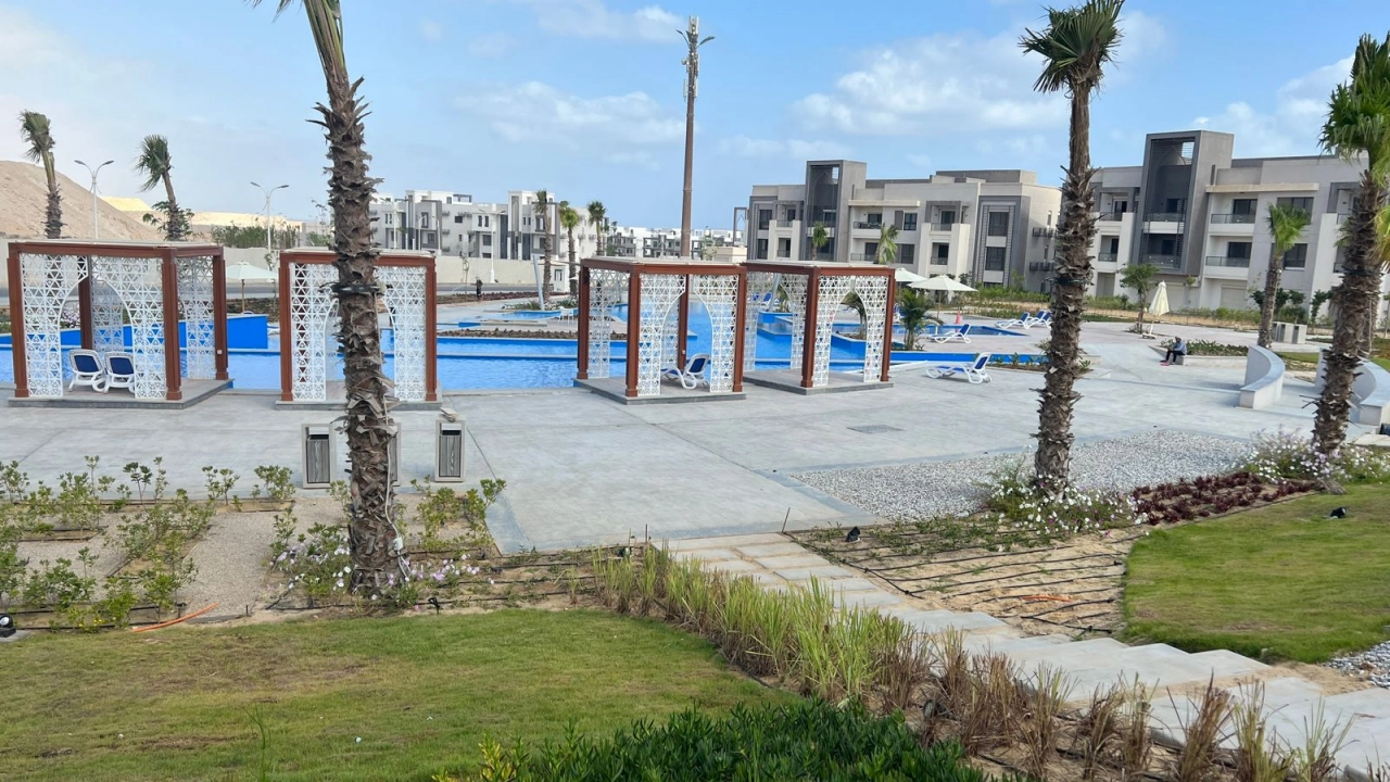 شاليه للايجار في جايا راس الحكمة ارضي بجاردن غرفتين