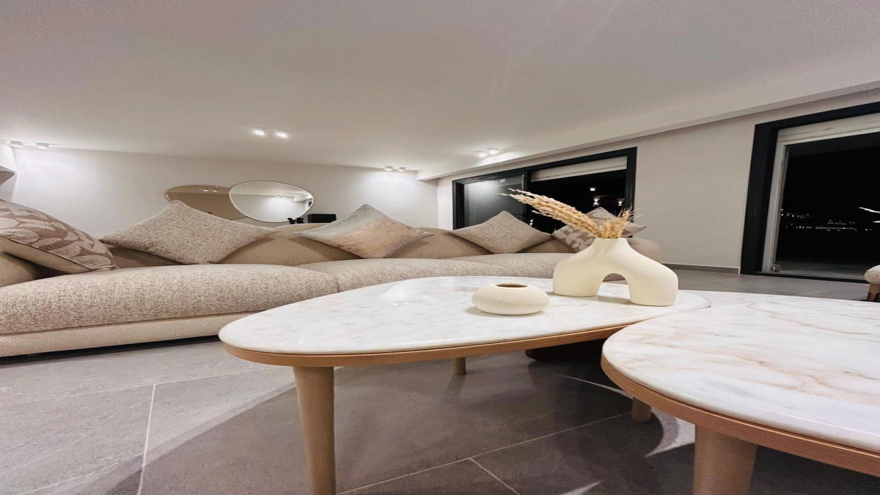 فيلا للايجار في بلايا راس الحكمة ارضي 4غرف