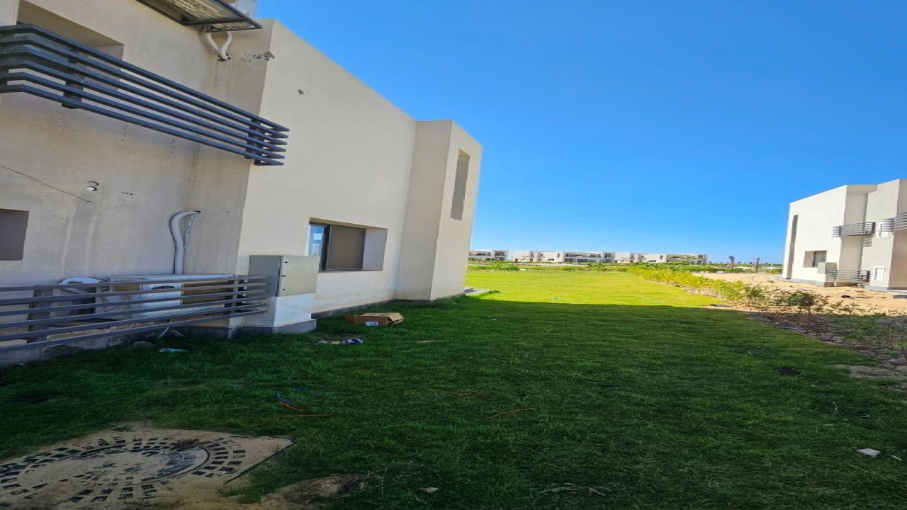 فيلا توين للايجار في جايا راس الحكمة ارضي بجاردن 6غرف