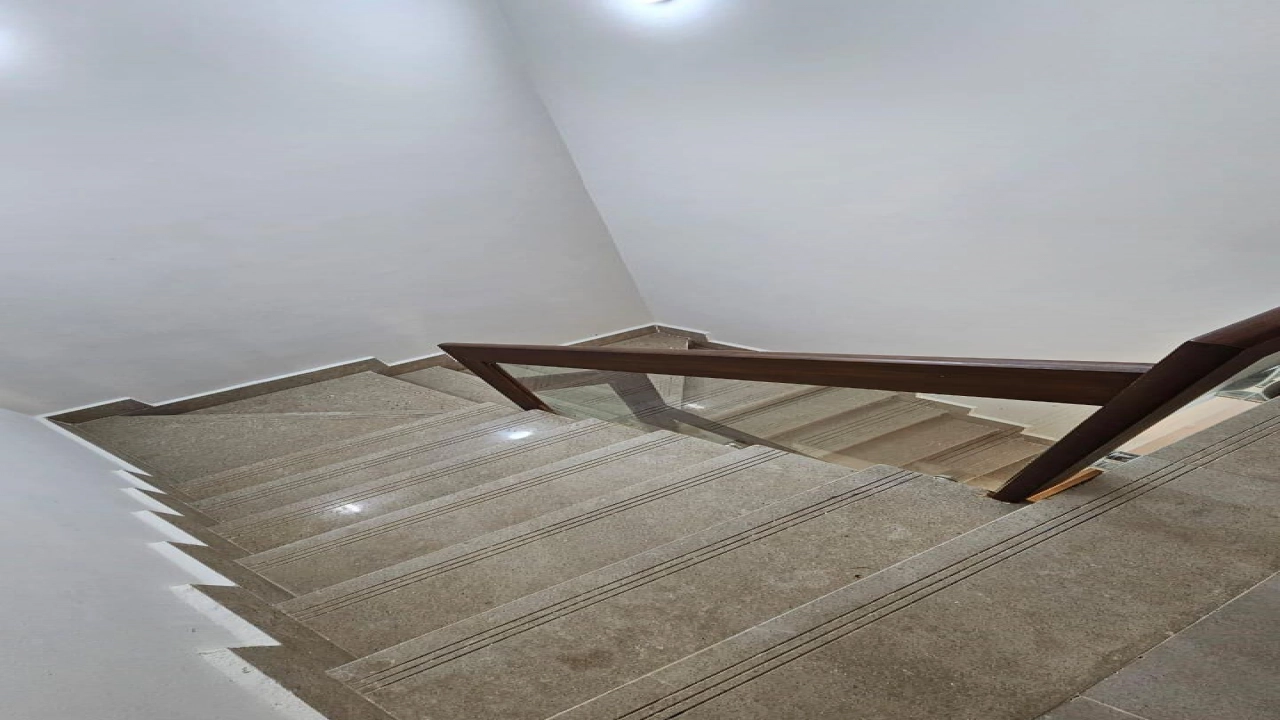 فيلا توين للايجار في جايا راس الحكمة ارضي بجاردن 6غرف