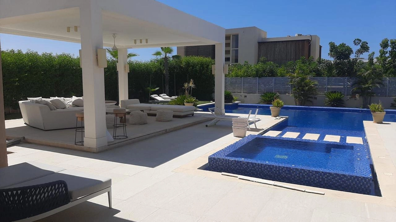 فيلا للإيجار في الساحل الشمالي قريه هاسيندا باي 5 غرف