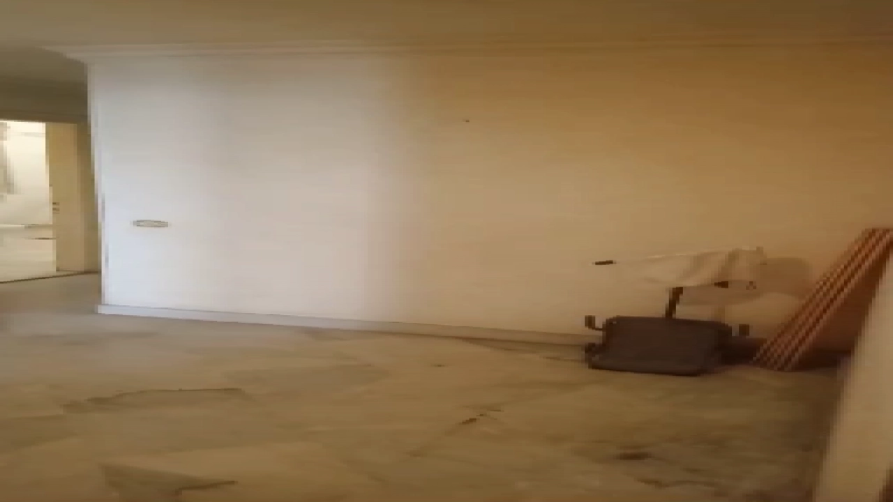 شقة للبيع بدون فرش مكونة من 5 غرف نوم منهم 3 ماستر وريسبشن ومطبخ