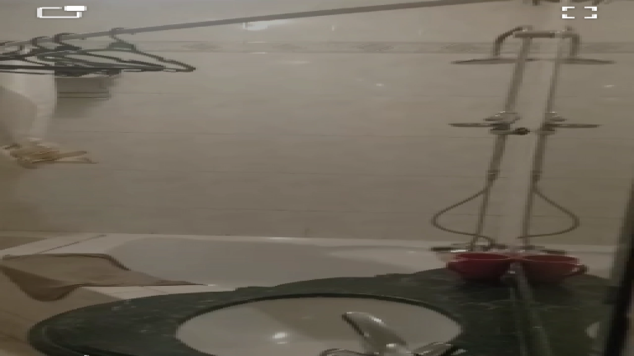 شقة للبيع بدون فرش مكونة من 5 غرف نوم منهم 3 ماستر وريسبشن ومطبخ