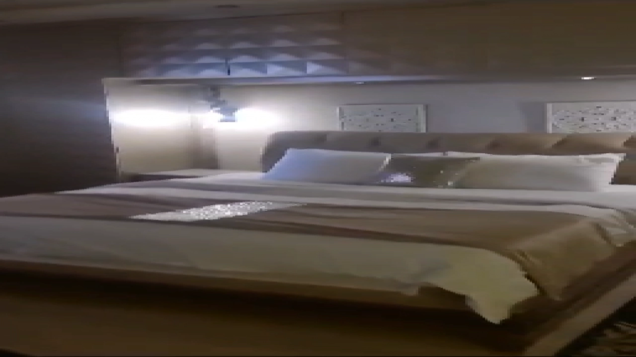 شقة مفروشة فرش فندقي مكونة من 3 غرف نوم و 3 حمام ريسبشن ومطبخ امريكيفي موقع مميز بالمهندسين وقريب من كل تاخدمات