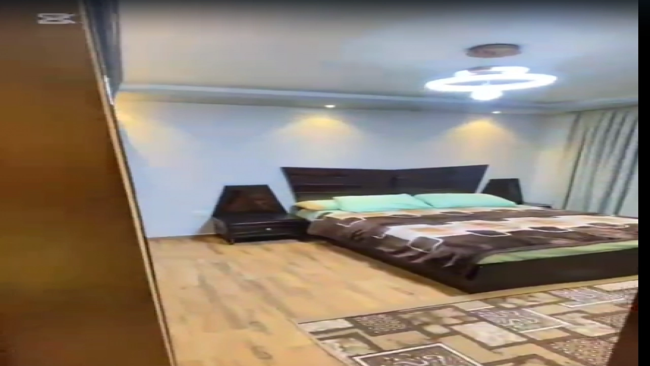 شقة مفروشة  للايجار مكونة من  3 غرف نوم و 2 حمام وريسبشن ومطبخ