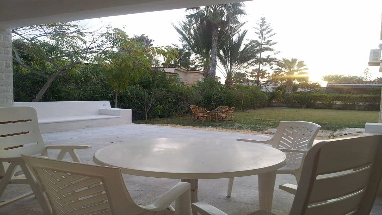 فيلا للايجار في قريه ديبلو 3 في سيدي عبد الرحمن الساحل الشمالي