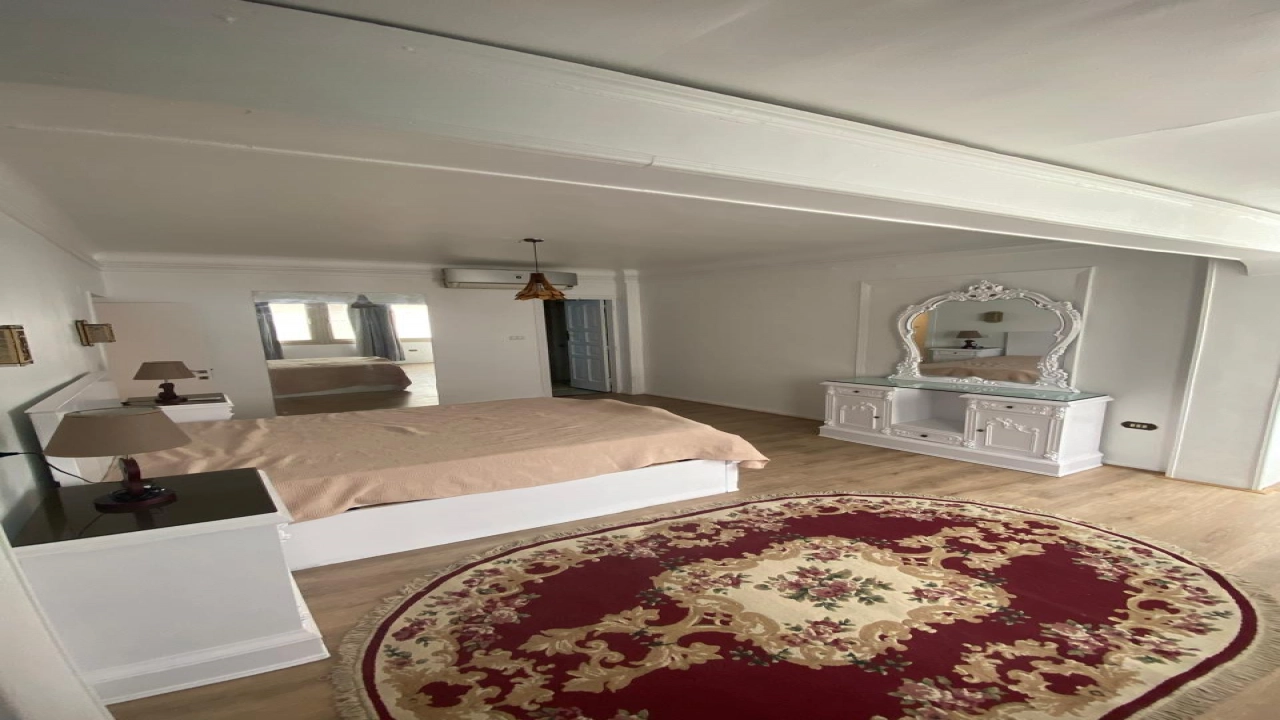 استديو مفروش للايجار بارقي مكان في الزمالك  اطلالة علي النيل قريب من كل الخدمات