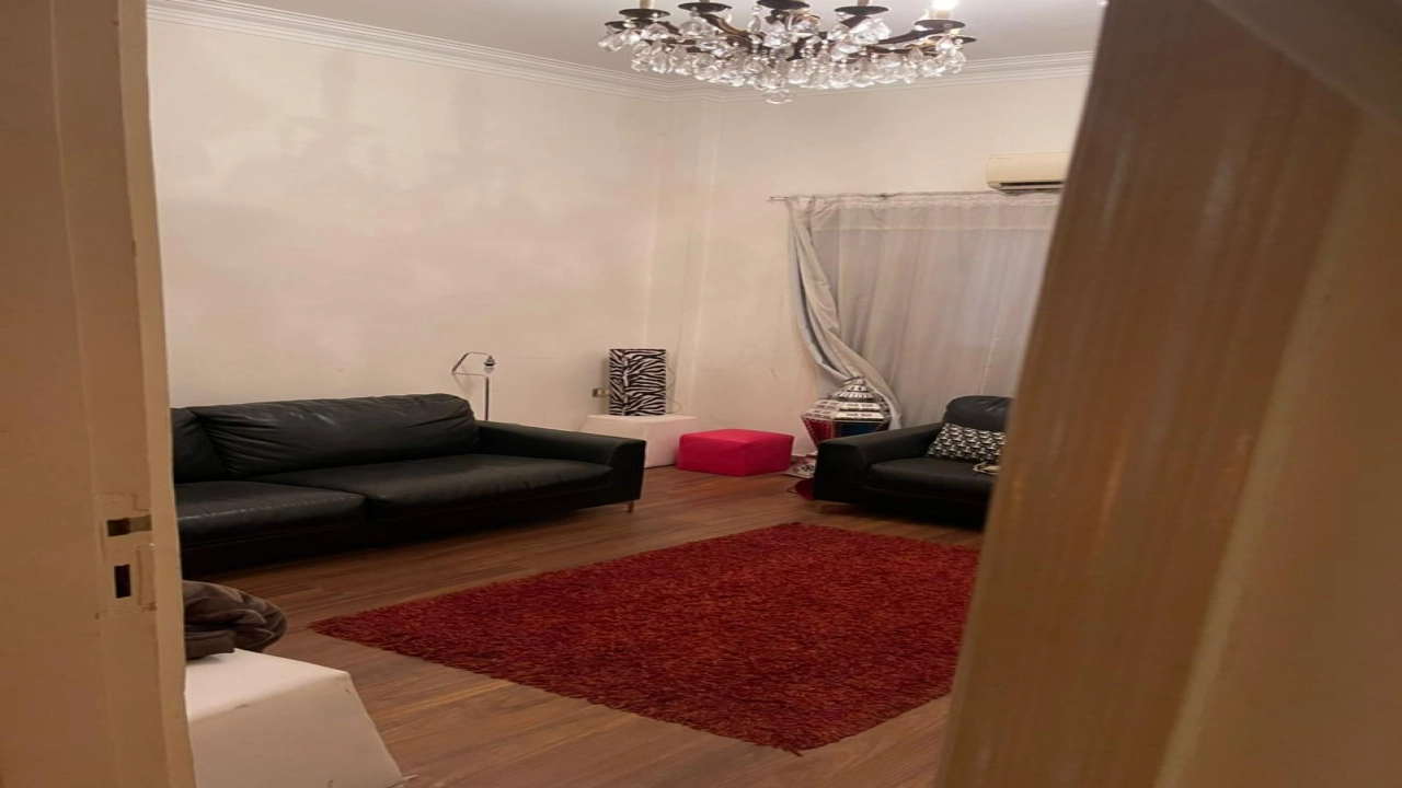 شقة مفروشة للايجار مكونة من 2 غرفة نوم وريسبشن وحمام قريبة من كل الخدمات في حي مميز بالزمالك