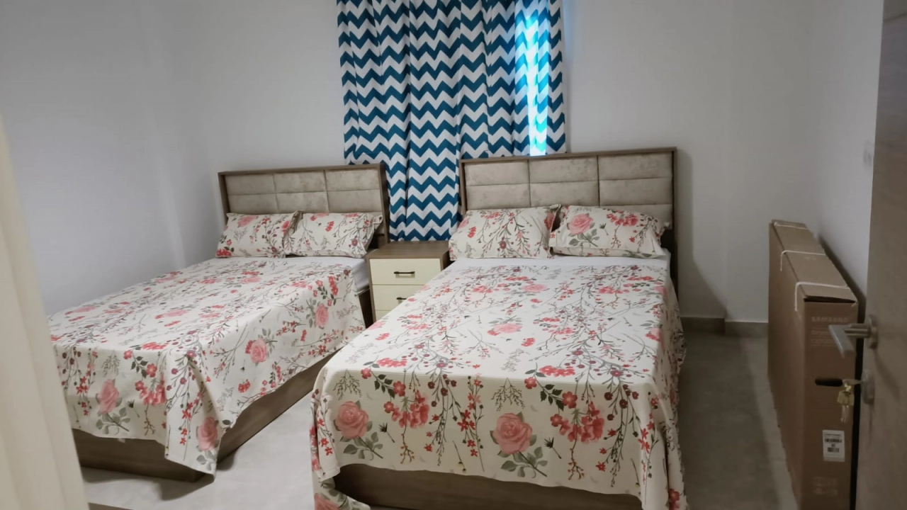 شاليه للايجار في مراسي جريك ارضي بجاردن 2 غرفه