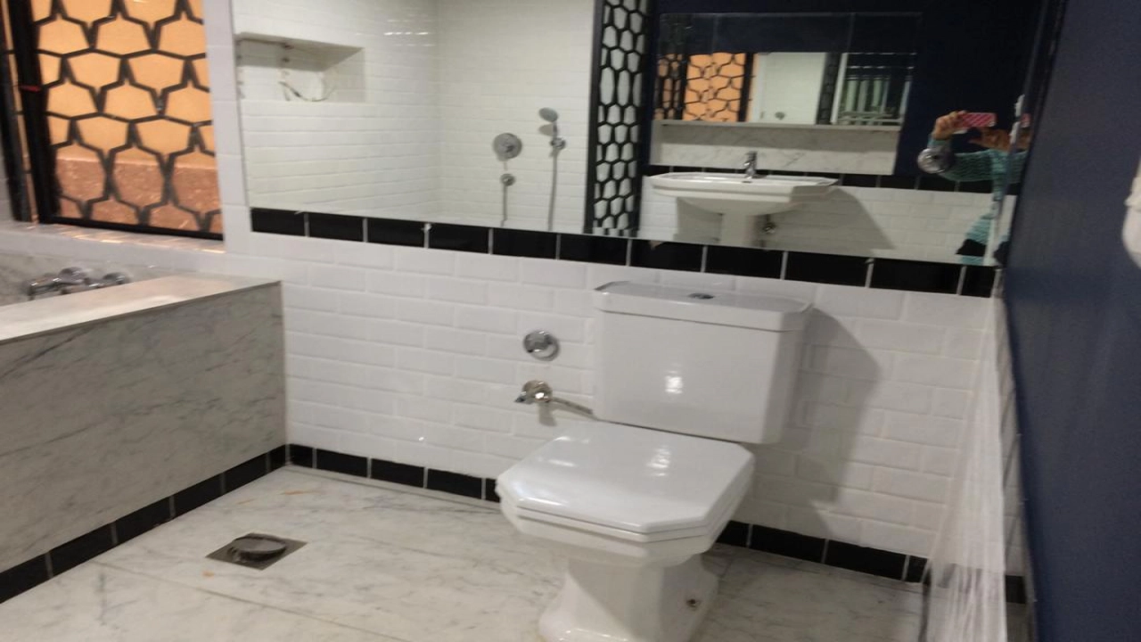 شقة قانون جديد للإيجار تصلح إداري أو سكني - دور أرضي مدخل خاص