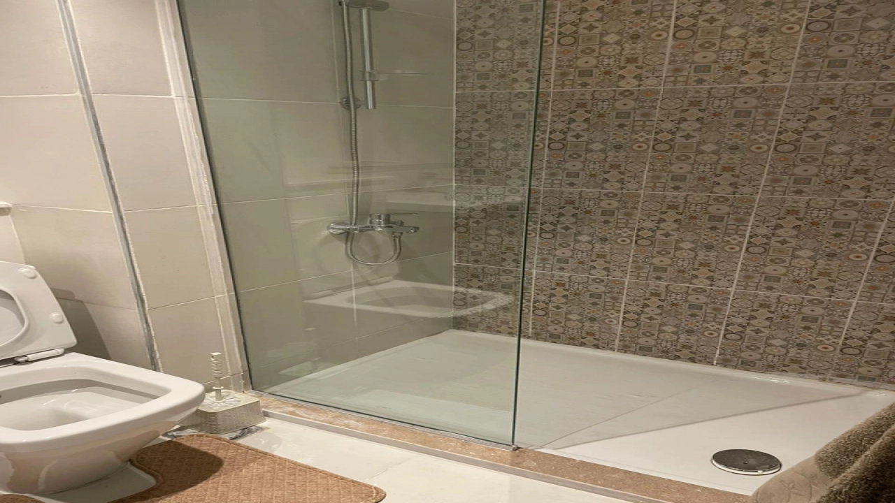 استديو للايجار في مراسي جريك